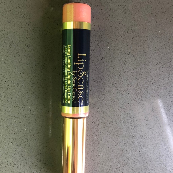 Bombshell lipsense - Picture 2 of 3